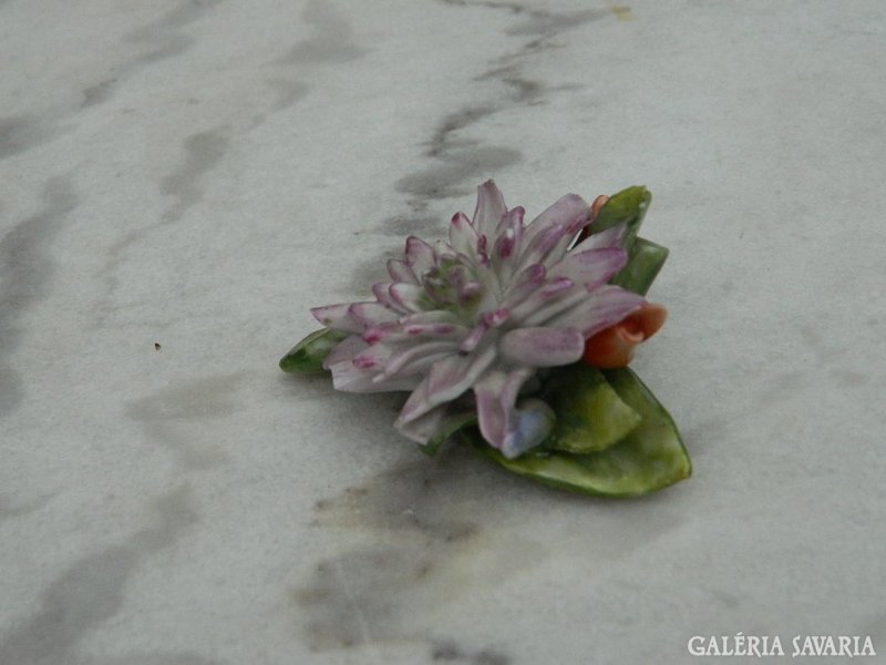 Jelzett nápolyi capodimonte virág - sérült