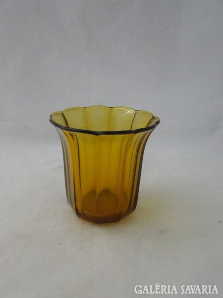 8740 Régi sárgas fodros szélű üveg váza
