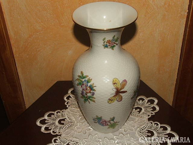 Anniversary vase with Herend Victoria pattern!