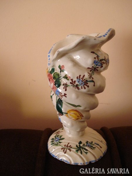 Nagyon régi csiga formájú fajansz váza