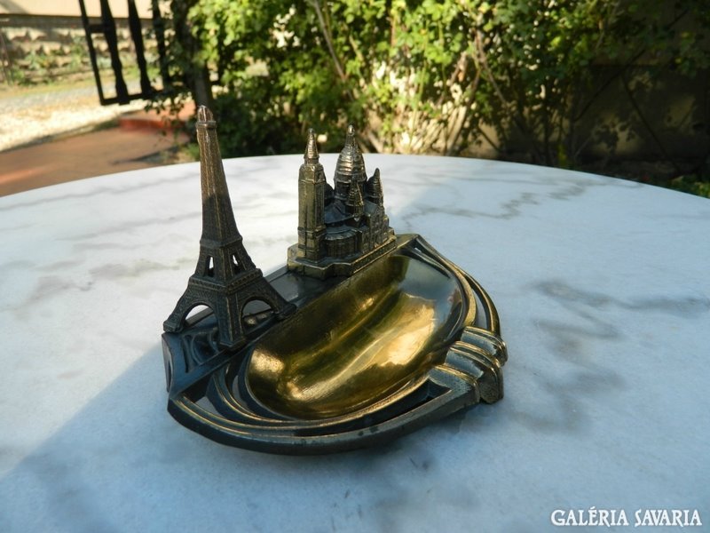 Old French ashtray with landmarks of Paris