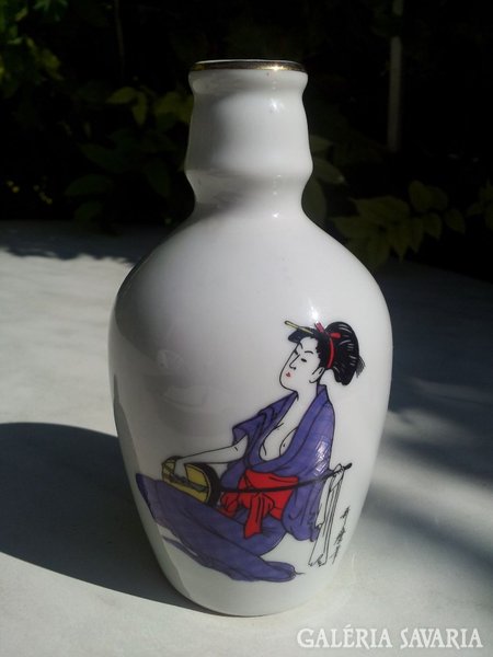 Zenélő gésa, japán váza