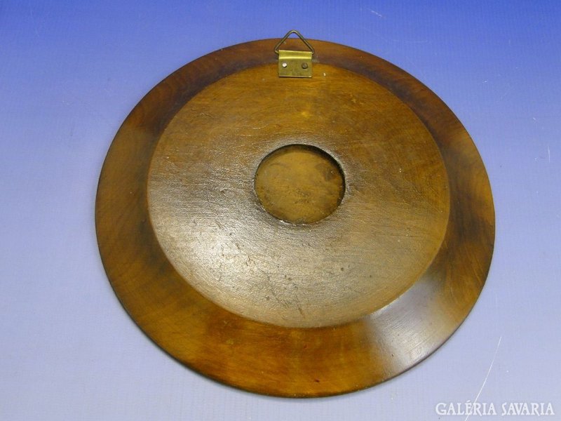 0A366 Égetett díszítésű fa falidísz tányér