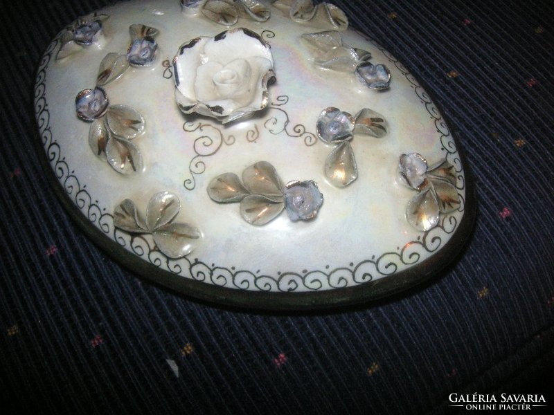 Antik  porcelán- fajansz bonbonier , szépen kidolgozott , dúsan aranyozott , 16  x  17 cm