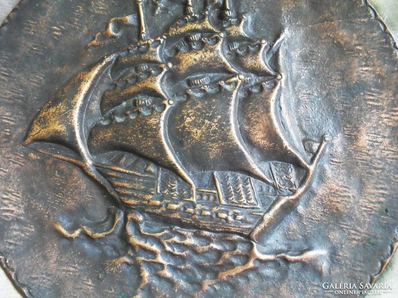 Hatalmas vitorlás bronz falikép