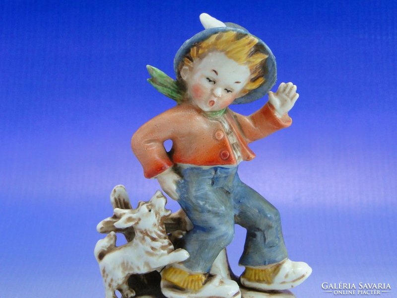 0A840 Régi német porcelán kisfiú figura