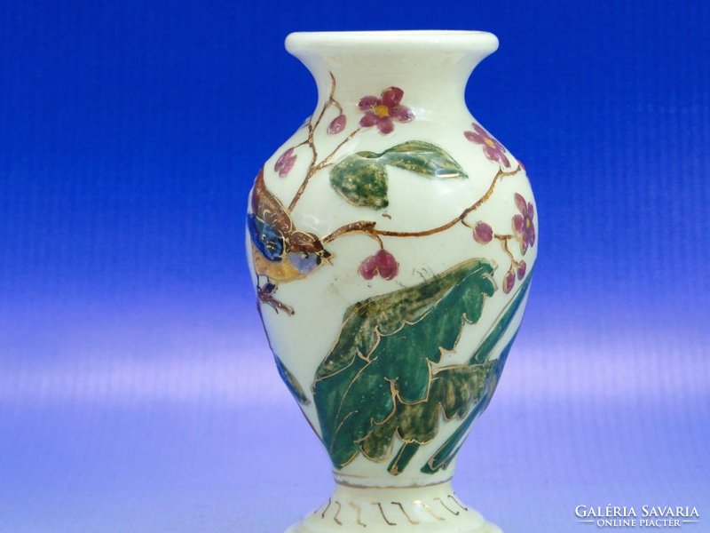 0B279 Vajszínű kisméretű madaras kerámia váza