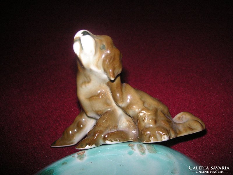 Zsolnay, scratching dachshund, 10 x 7 cm, less common, perfect