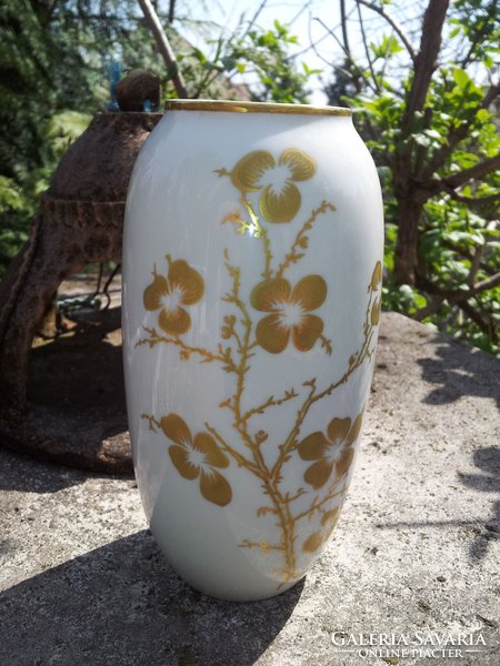 Gold flower vase from Hollóháza, 17 cm