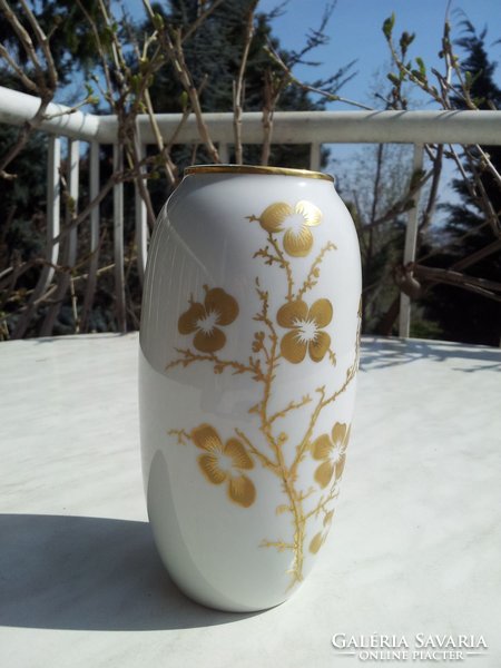 Gold flower vase from Hollóháza, 17 cm