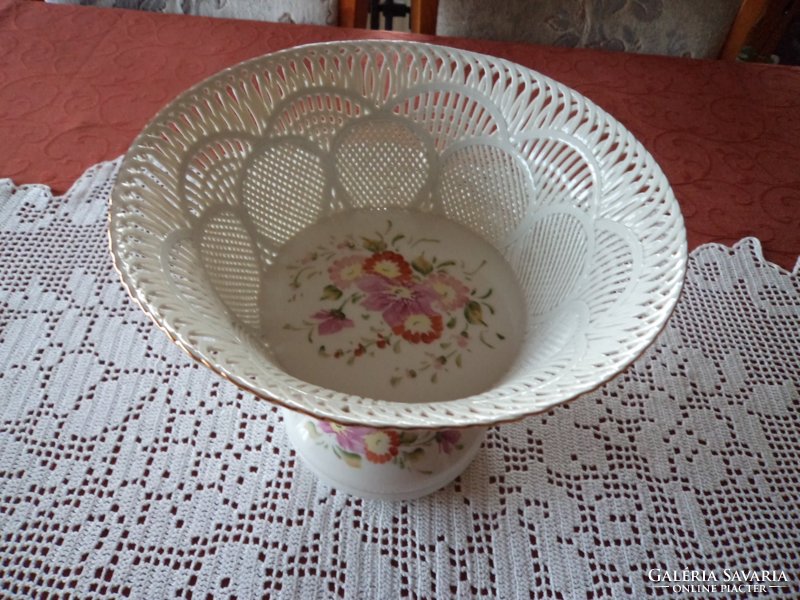 Lace patterned porcelain table centerpiece