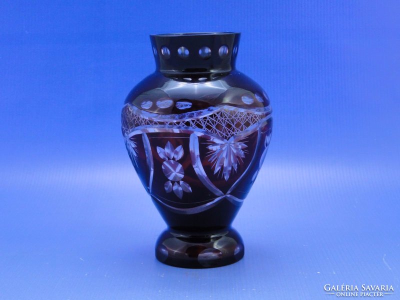 0C011 Régi bordóra színezett csiszolt üveg váza