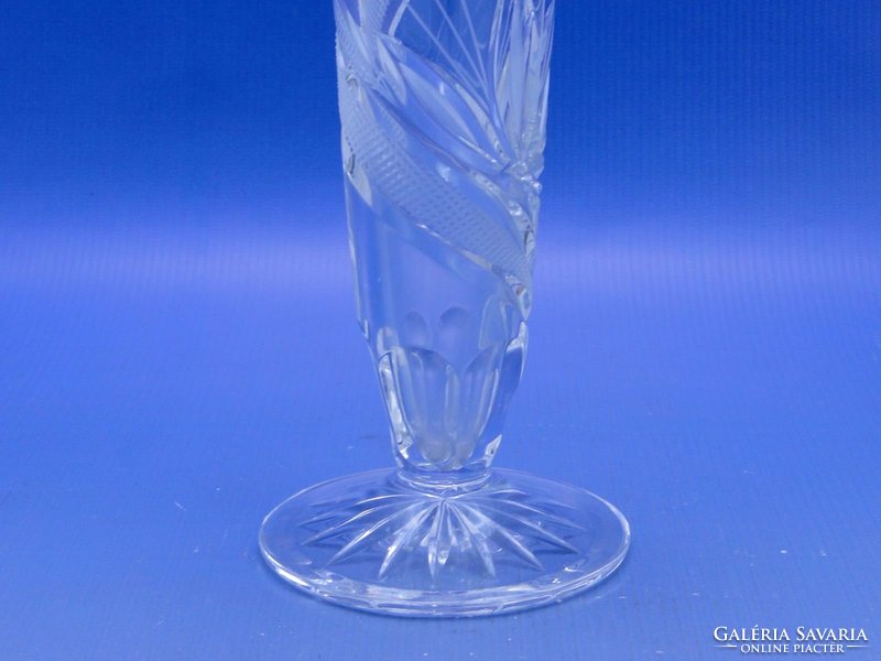 0C032 Csiszoltüveg talpas kristály váza