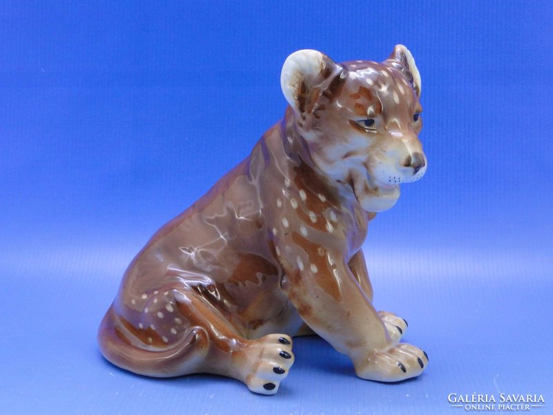 0C068 Régi porcelán oroszlán kölyök