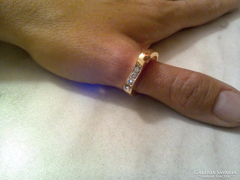 Szögletes fehér köves gyűrű