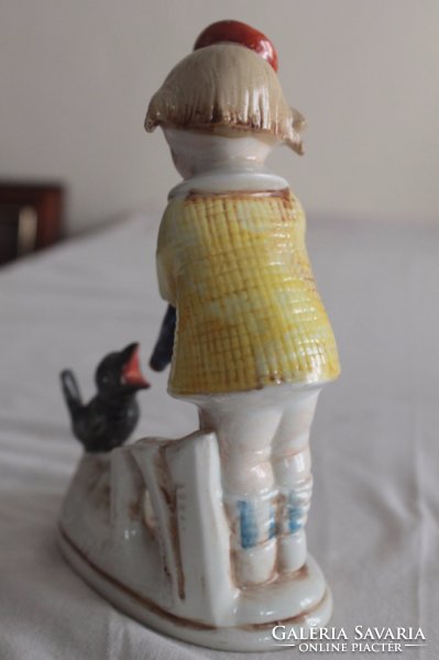 Kerámia - esernyős kislány szobor madárral