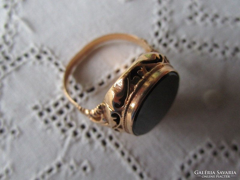 Black stone 14 carat marked gold men's ring jewelry Hungarian jewelry industry company