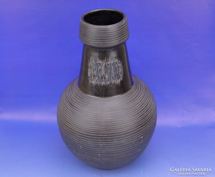 0C926 Régi nagyméretű feketecserép váza