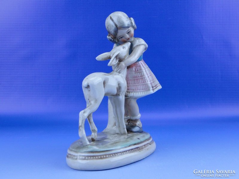 0D798 Régi jelzett német porcelán kislány őzikével