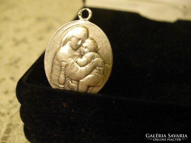 It's antique. Mary pendant with the little Jesus chain