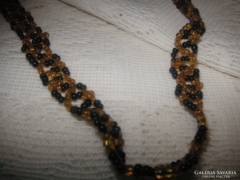 Necklace, made of strung pearls, 55 cm