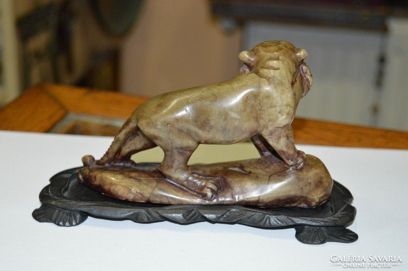 Keleti zsírkő oroszlán figura