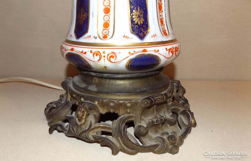 Historizáló porcelán petróleumlámpa, 1890 k. Bécs