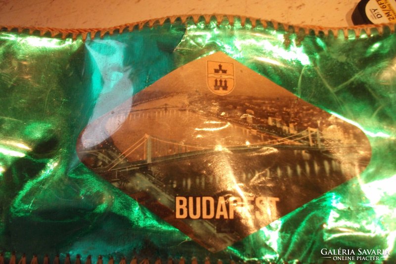 Díszdoboz papírból eladó!Budapesti képeslapból, emeletes!