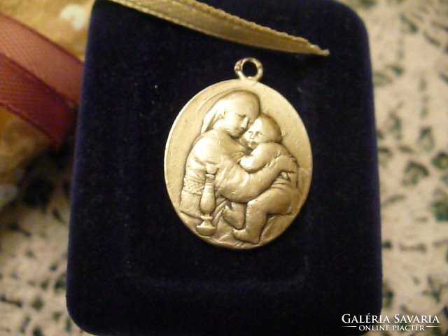 It's antique. Mary pendant with the little Jesus chain