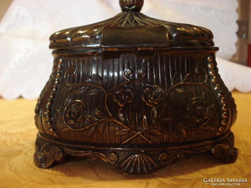 Bronzírozott barokkos fém díszdoboz