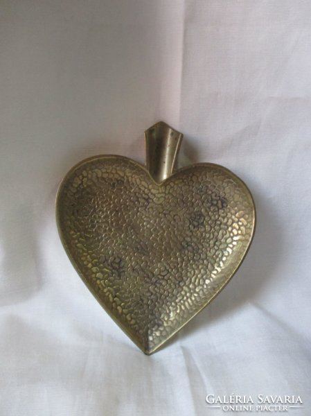 Réz szív alakú hamutartó 13 x 11 cm.