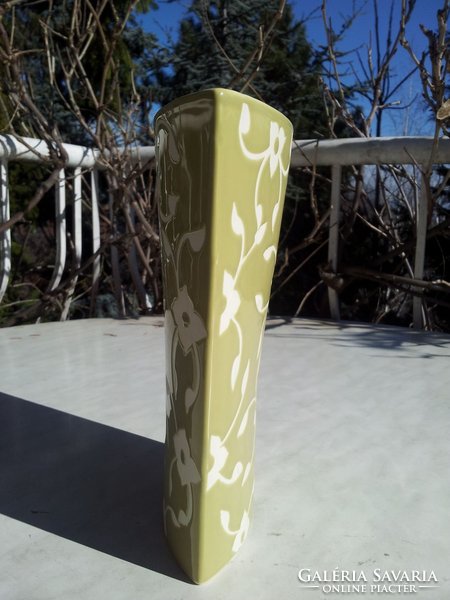 Green tendril design vase