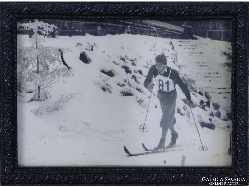 0E652 Régi fekete keretben sífutó fotográfia