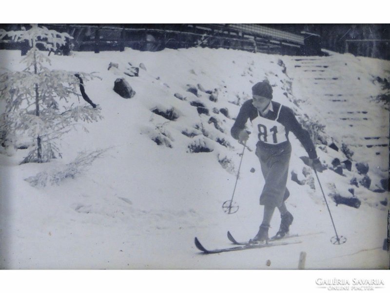 0E652 Régi fekete keretben sífutó fotográfia