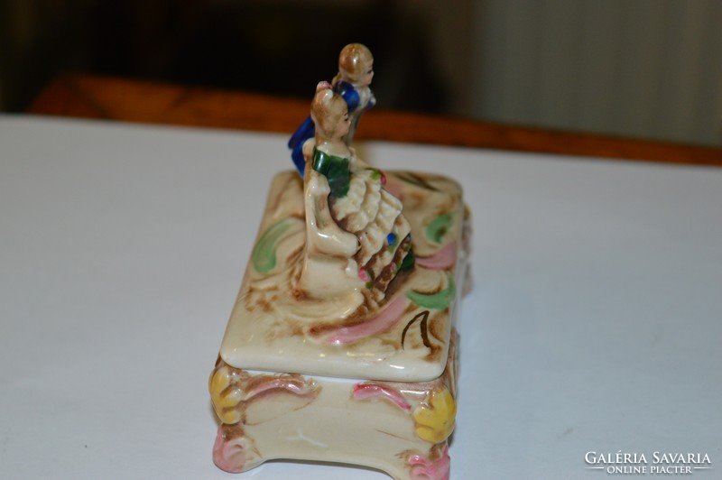 Német porcelán figurális bonbonier