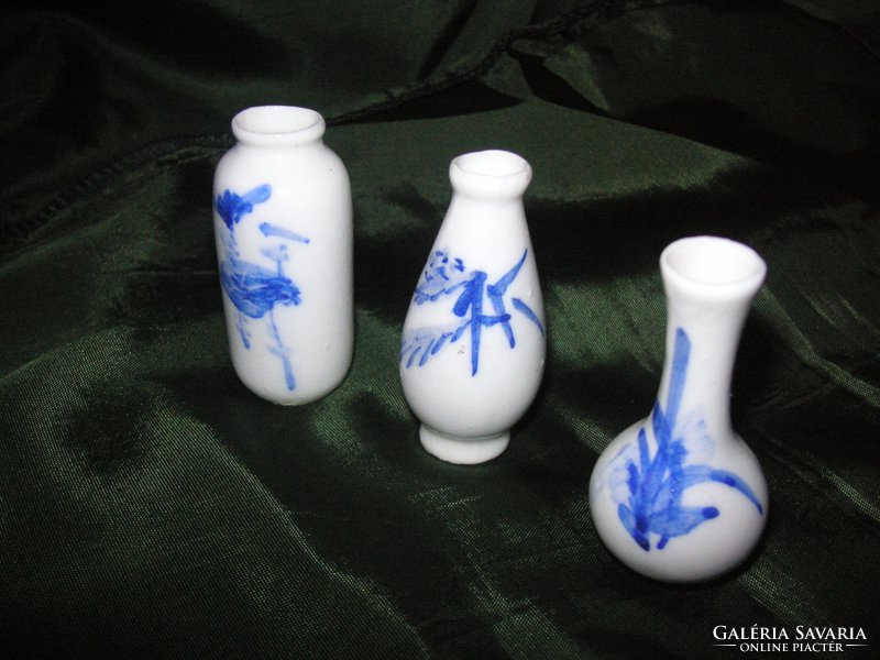Mini vases 50 mm with Chinese pattern, unmarked