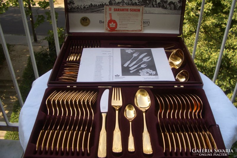 ** Extra luxurious rare 24 carat gilded, thinly 800 silver base with magically beautiful cutlery **