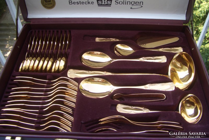 ** Extra luxurious rare 24 carat gilded, thinly 800 silver base with magically beautiful cutlery **