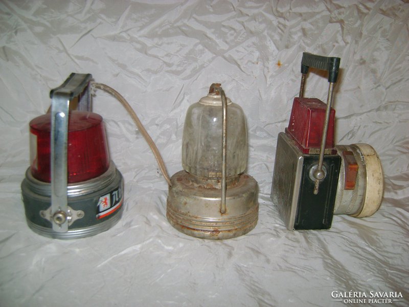 Három darab régi zseblámpa, elemlámpa, autós mentő lámpa - együtt