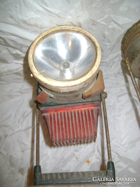 Három darab régi zseblámpa, elemlámpa, autós mentő lámpa - együtt
