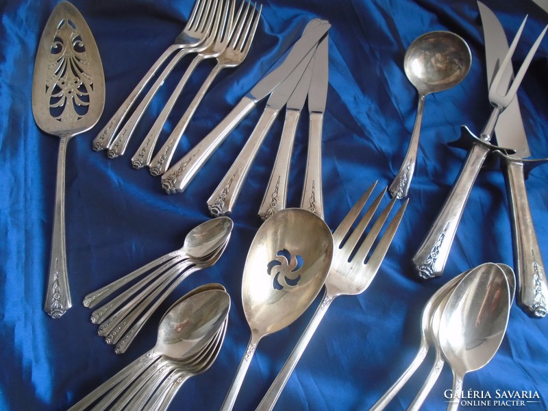 Silver plated cake, serving shovel h & e 1949.