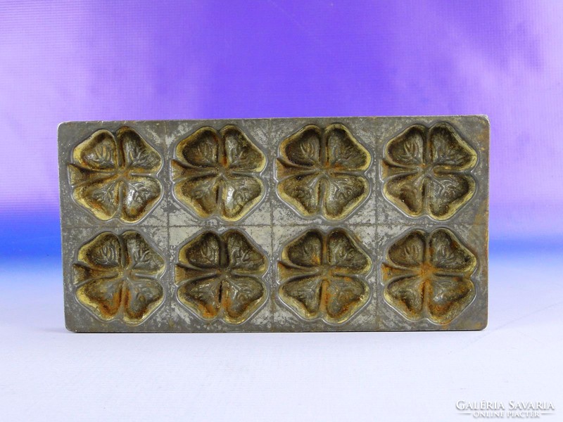 0F321 Antik jelzett lóhere alakú csokiöntő forma
