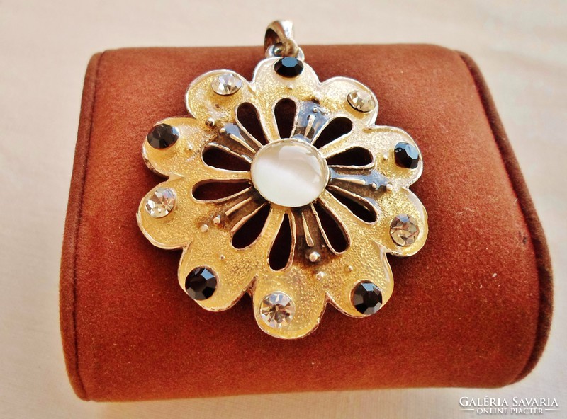 Elegant antique big pendant with beautiful stones