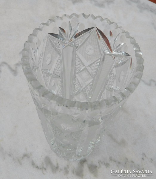 Csiszolt kristály váza