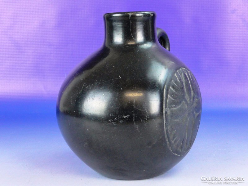 0F234 Jelzett hargitai fekete kerámia váza