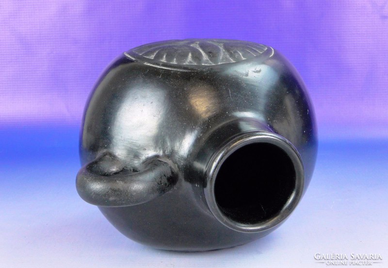 0F234 Jelzett hargitai fekete kerámia váza