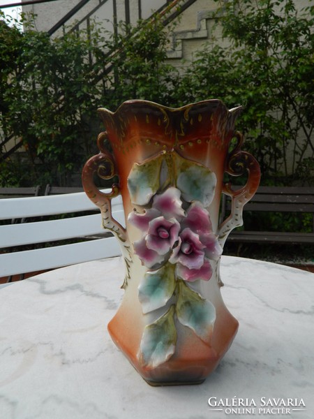 Antique Italian majolica vase