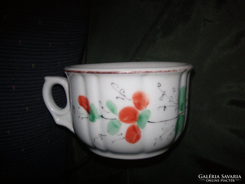 Zsolnay comma cup