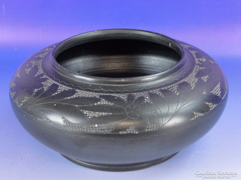 0F378 Jelzett hargitai öblös fekete kerámia váza