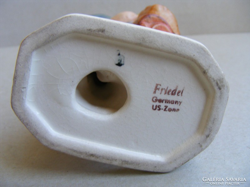 Friedel porcelán Lány táskával Hummel jellegű 13,5cm US Zone